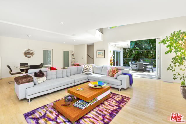 7548 Mulholland Dr