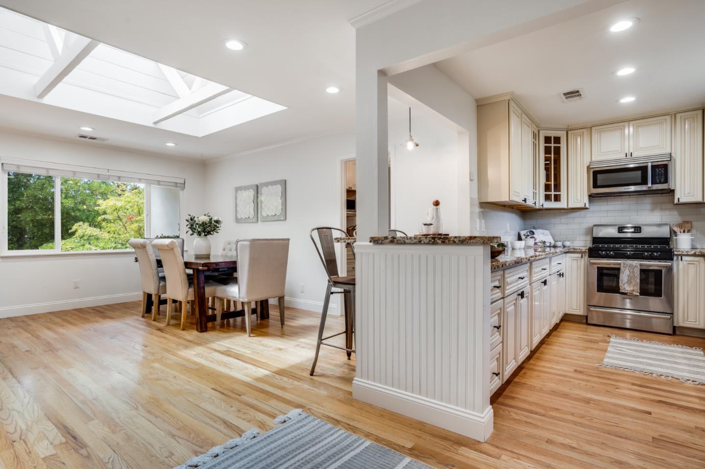 15720 Loma Vista Ave, Los Gatos, CA 95032-3637