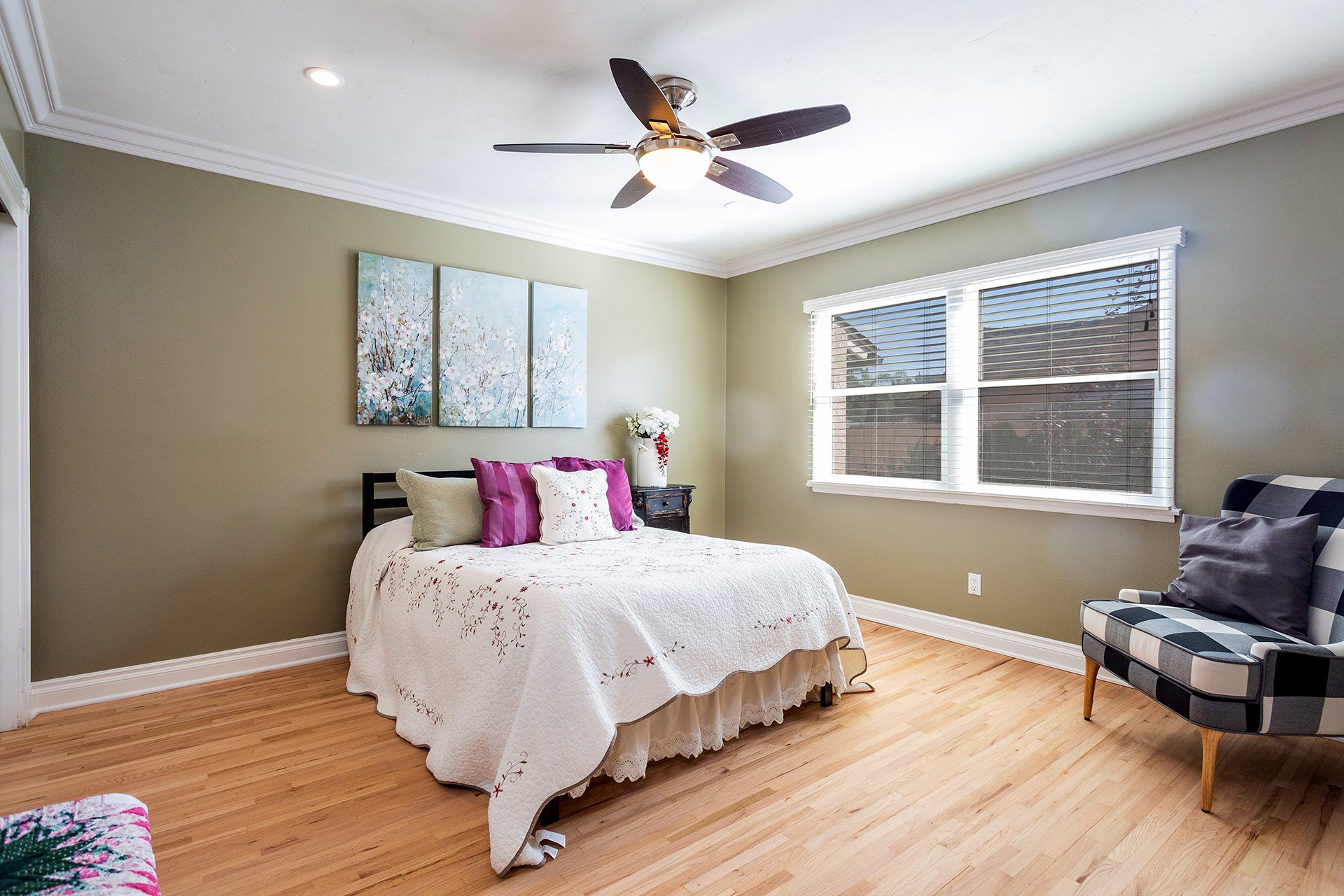 23728 Tiara St, Woodland Hills