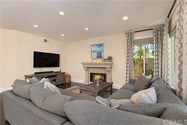 6652 Carriage Circle, Huntington Beach 