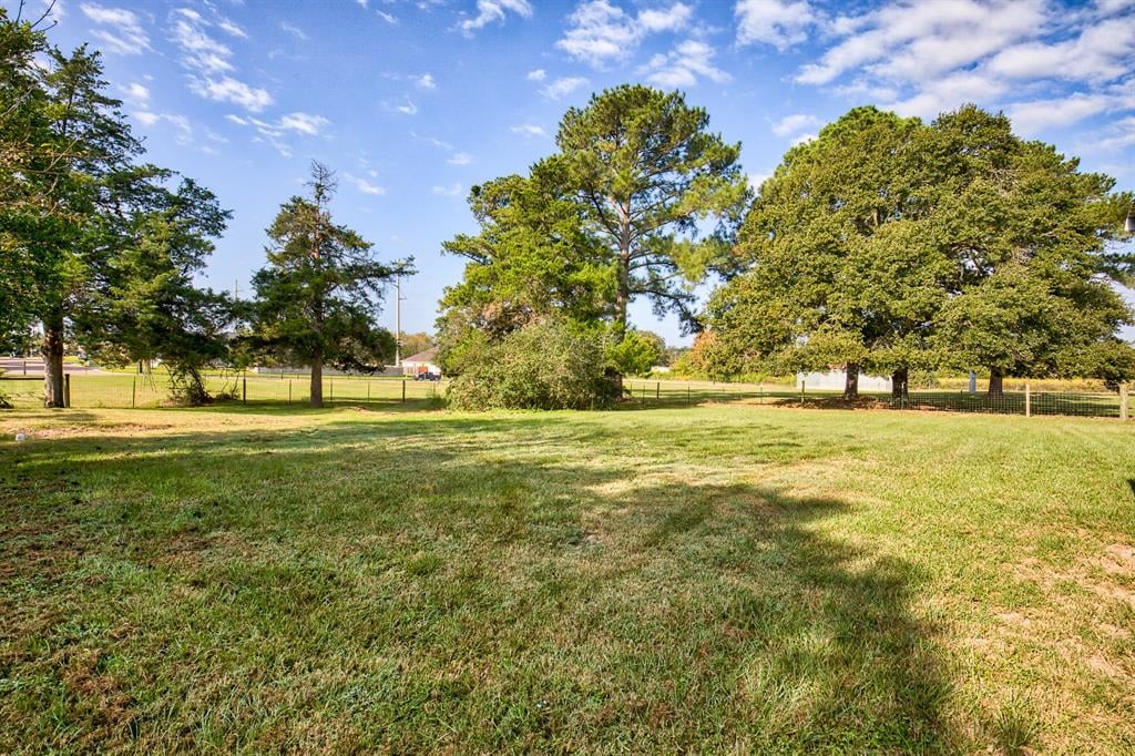 210 W Chatham St Bellville, Tx 77418