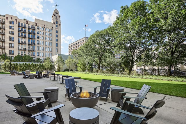 500 W Superior St Unit 2103