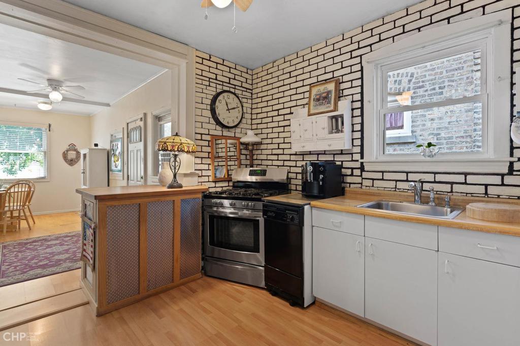 Portage Park Bungalow: 4521 N. Mason