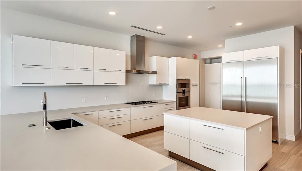 EPOCH / 605 S GULFSTREAM AVE #8 S