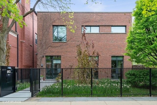 2517 N Greenview