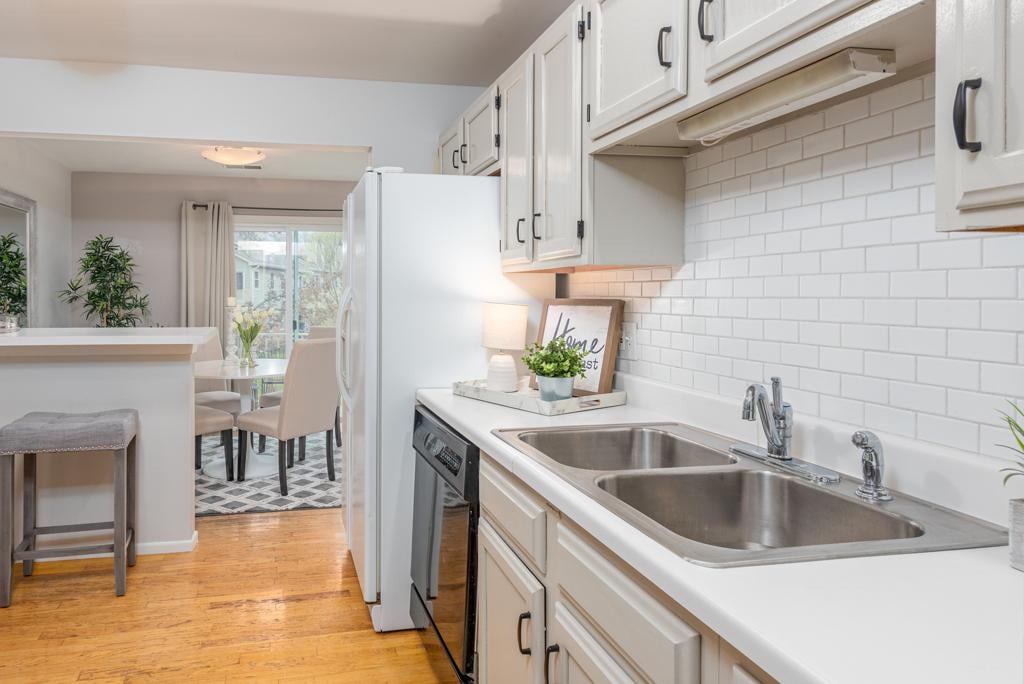 7 Aberdeen Ct, #W2