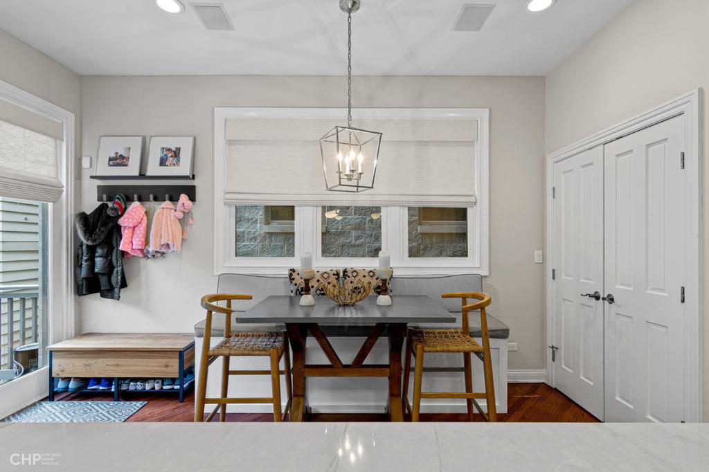 606 Bucktown Home: 2116 W. Churchill 