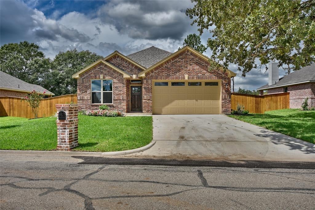 42 Briarwood Lane Bellville, Tx 77418