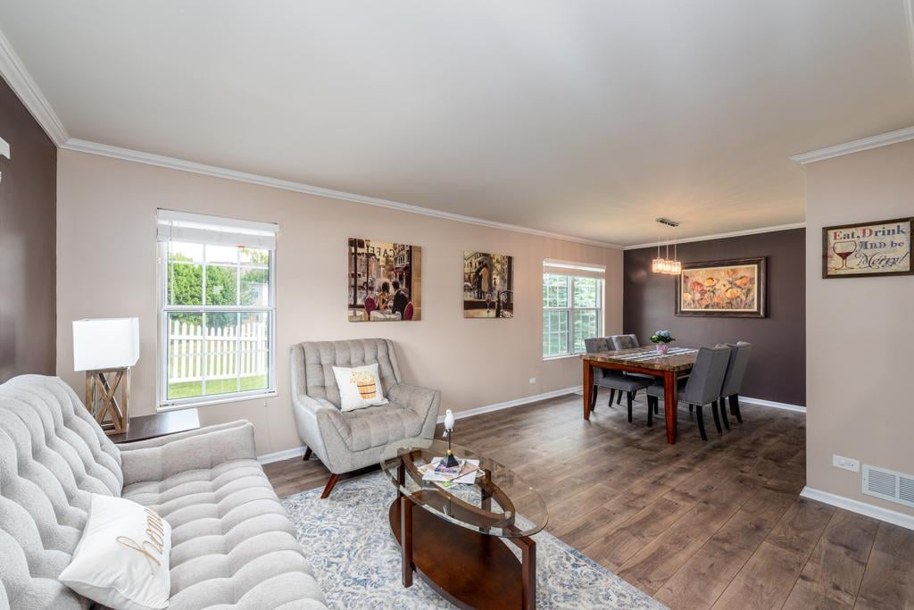 9 Horseshoe Ct