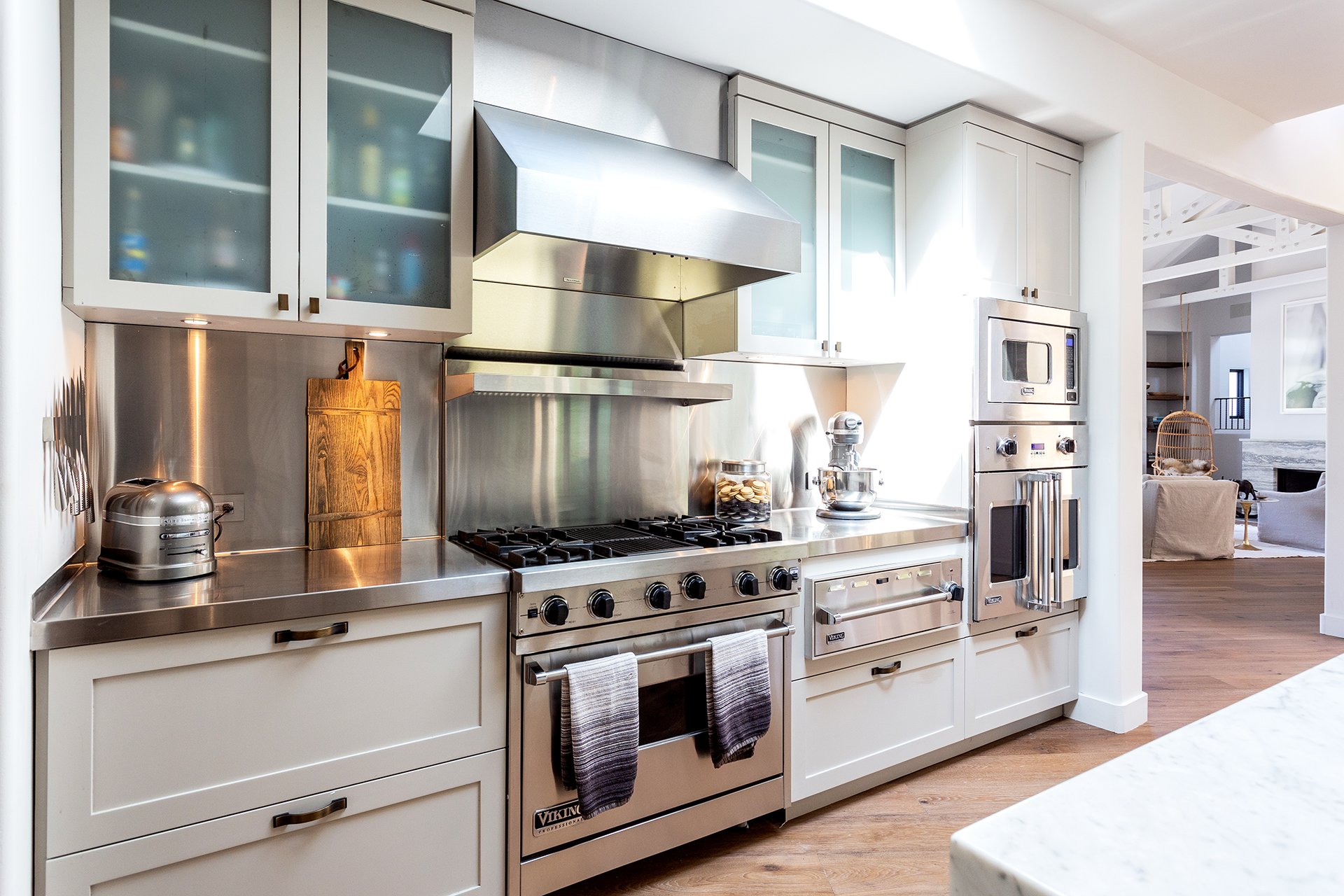 2943 Club Dr, Cheviot Hills