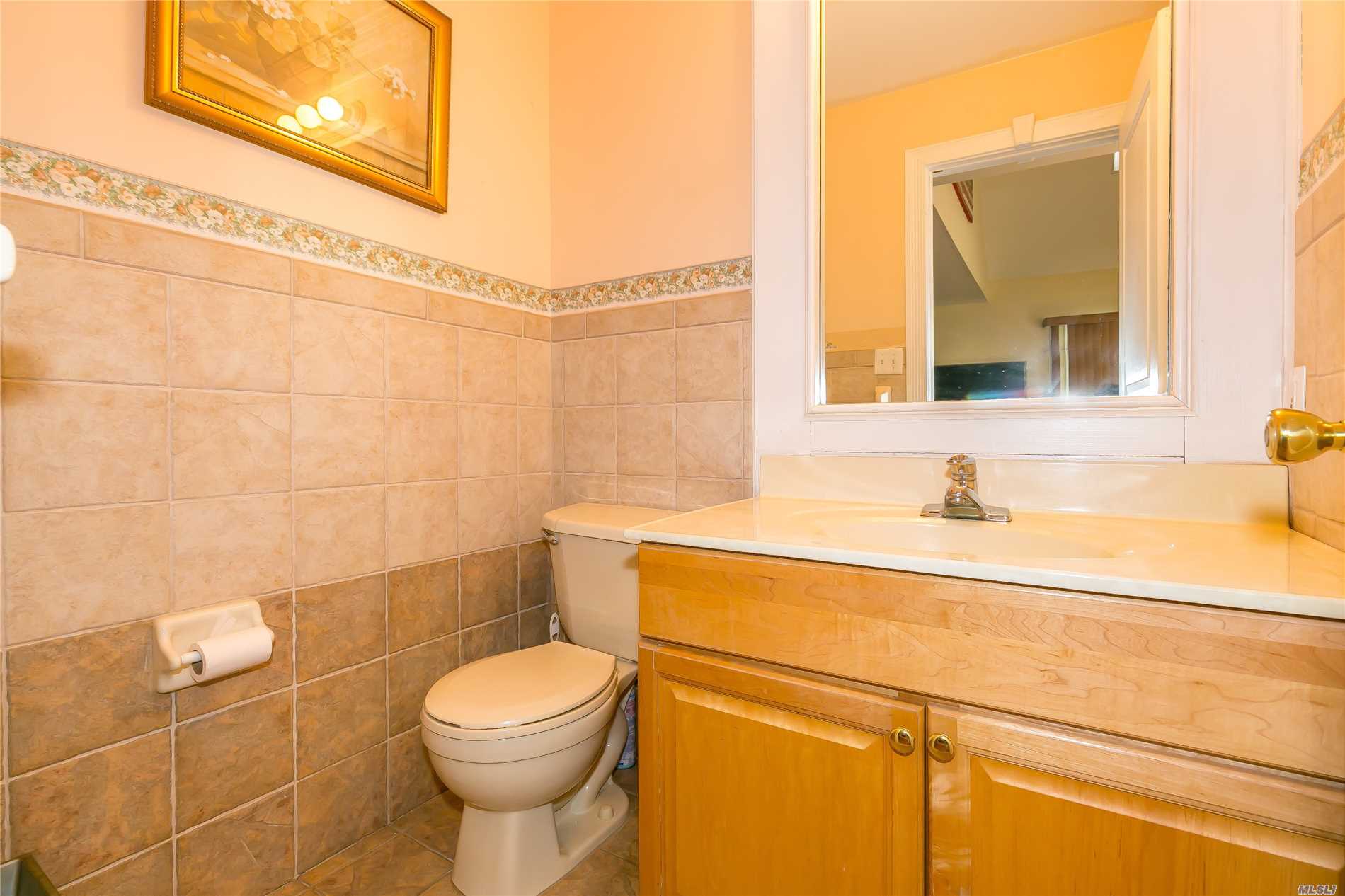 1 Mather Ct, Huntington Station
