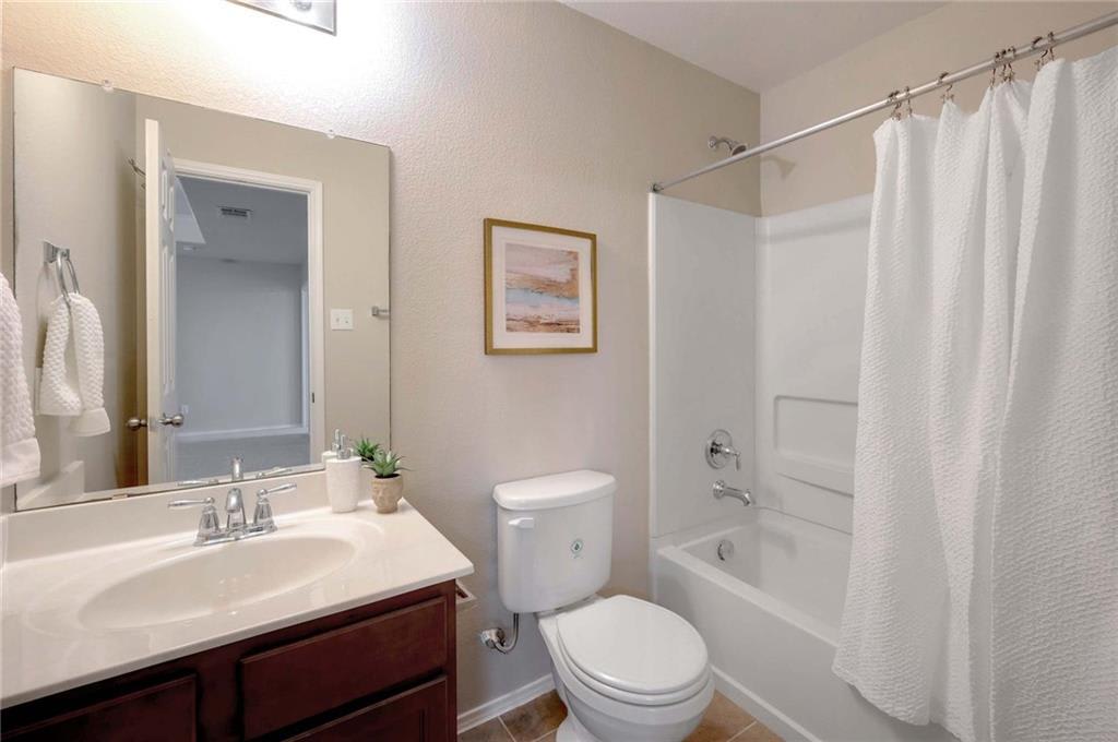 305 Moorhen Ln