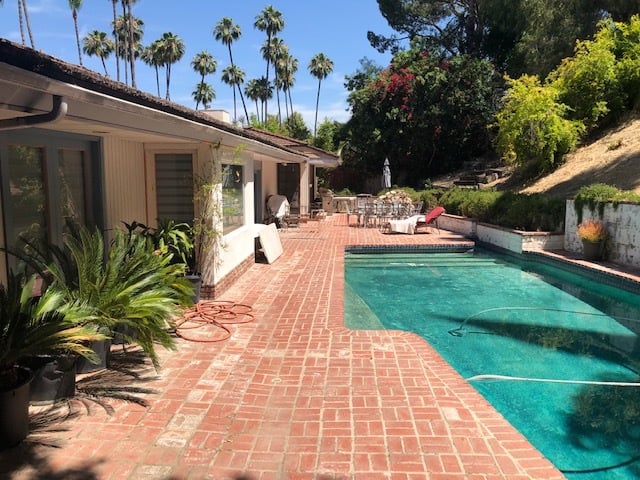 4450 Hayvenhurst Ave