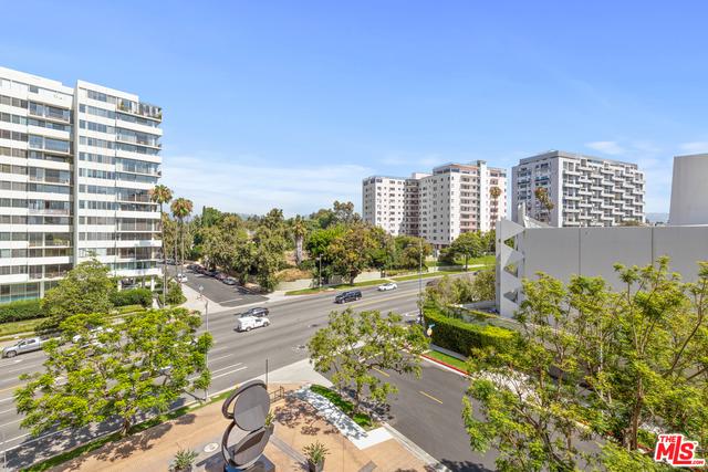 Stunning and Spacious Condominium In The Mirabella