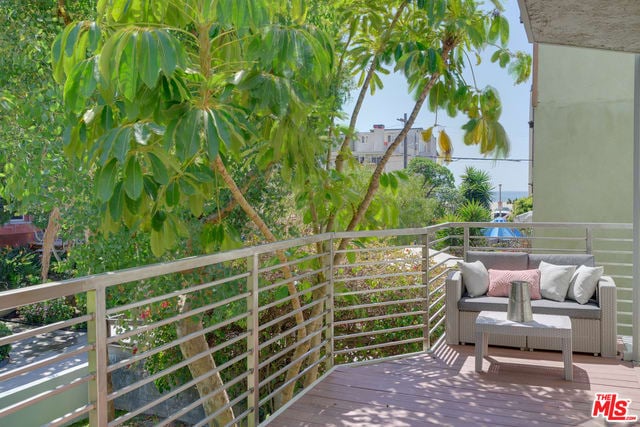27 Ironsides Street, Unit A  Marina del Rey, CA 90292