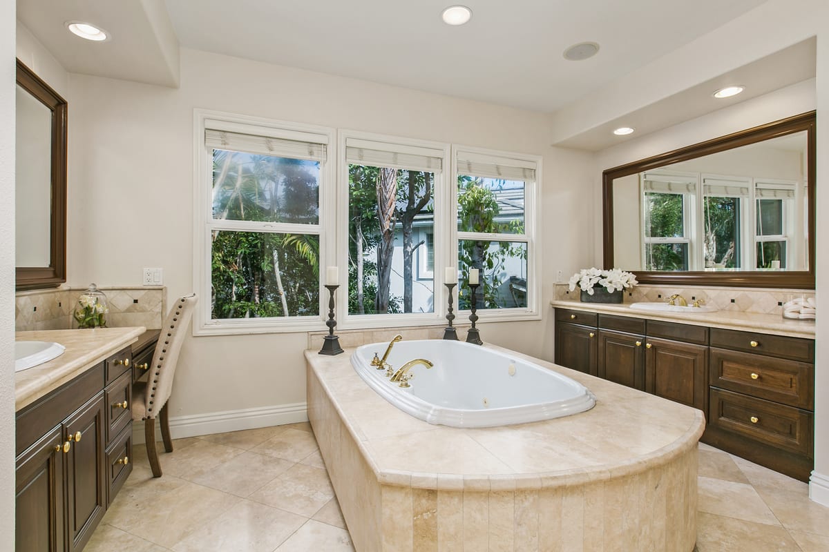 5255 Raven Hill Point