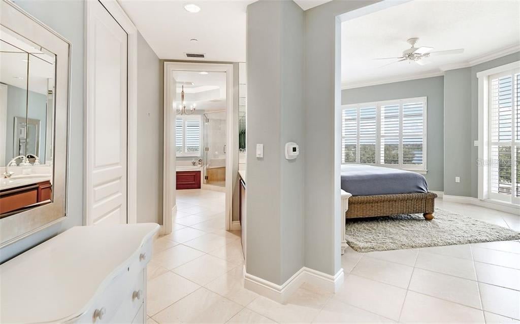 2050 Benjamin Franklin Drive Unit: B903