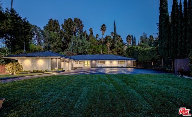 4450 Hayvenhurst Ave