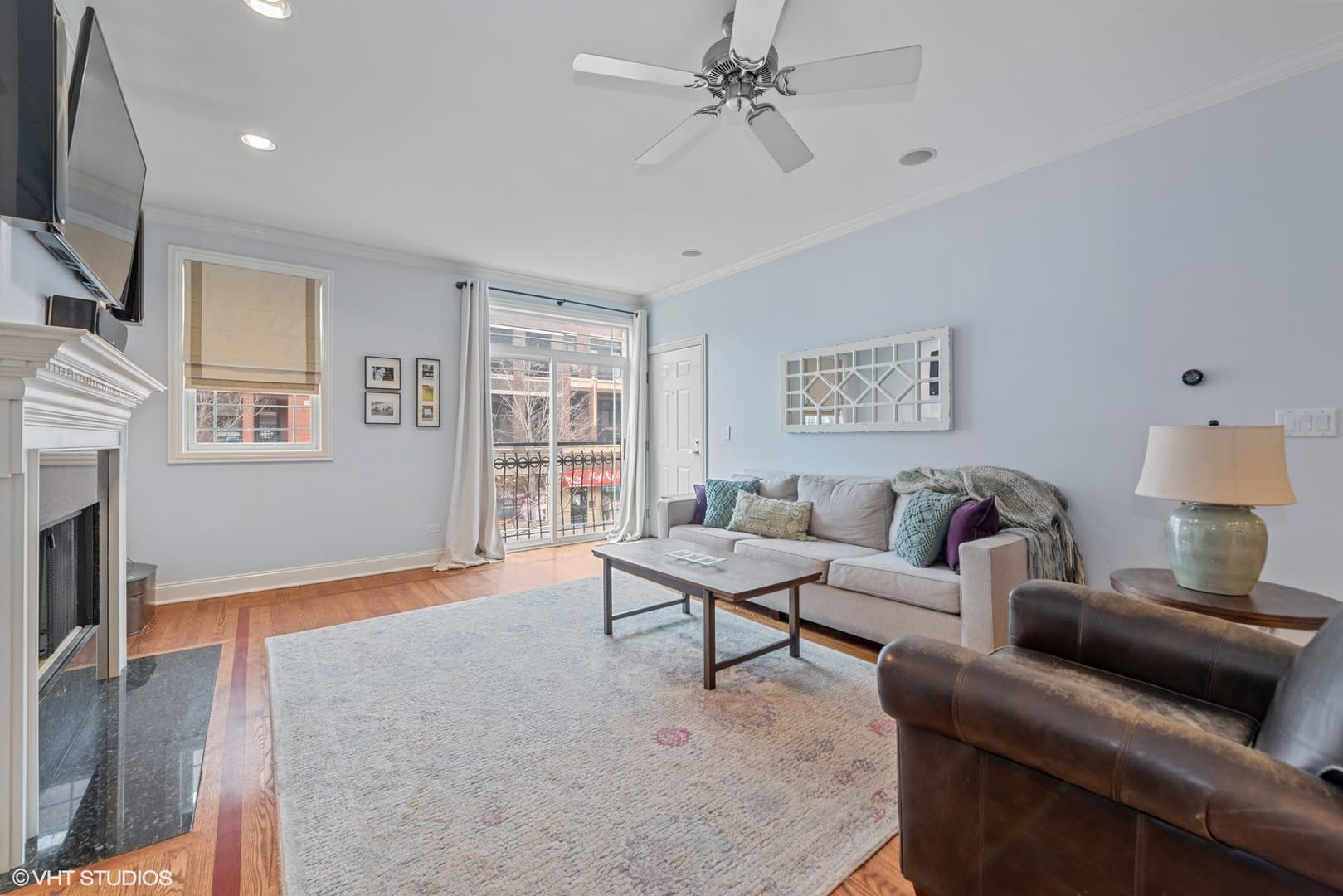 2055 W Belmont #2