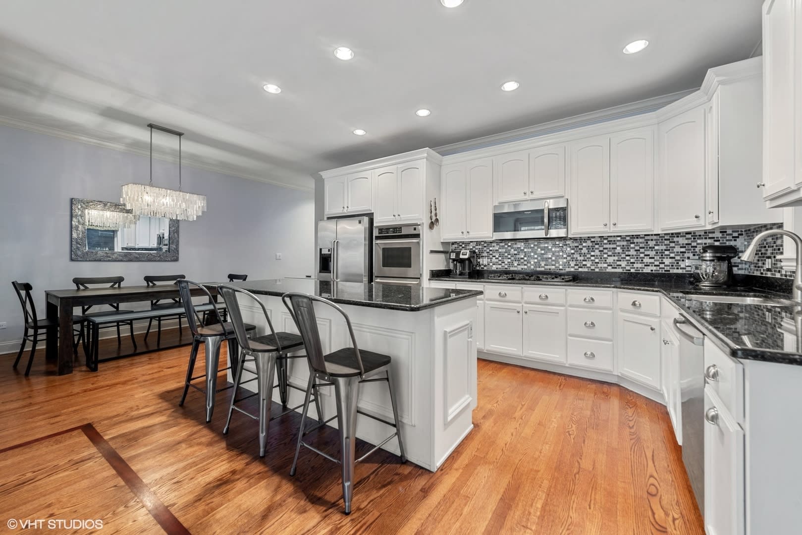 2055 W Belmont #2