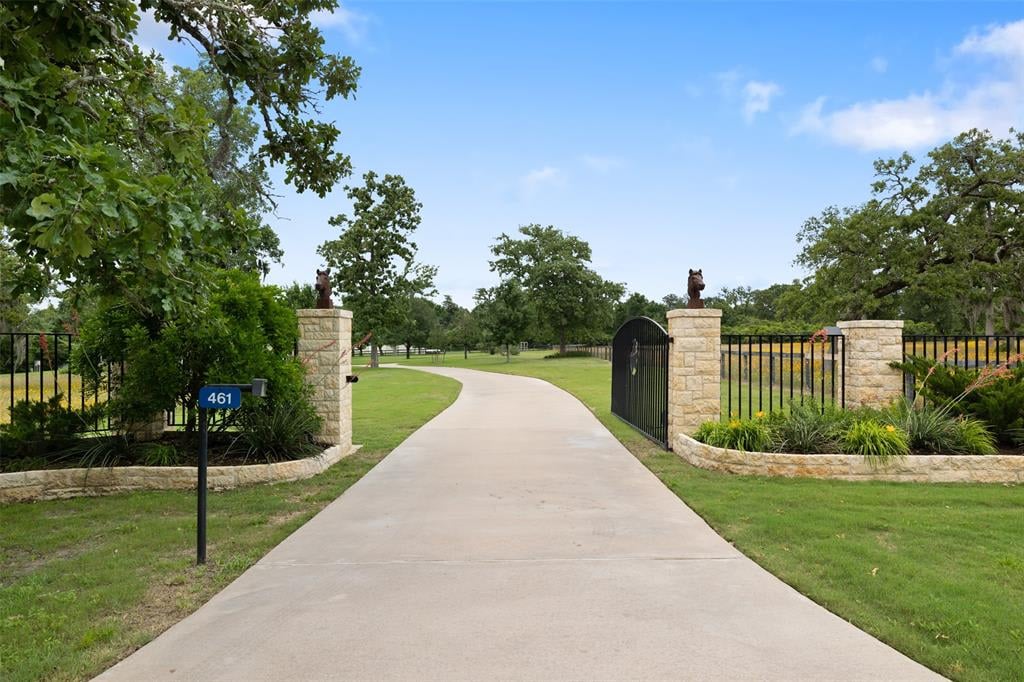 461 Piney Creek Rd Bellville, Tx 77418