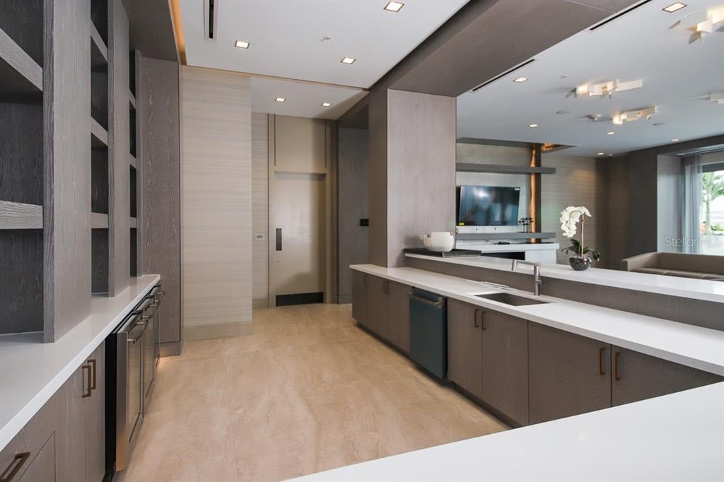 111 S Pineapple Ave Unit 812