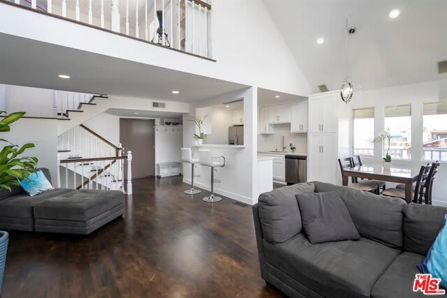24 Westwind Street, Unit F  Marina del Rey, CA 90292