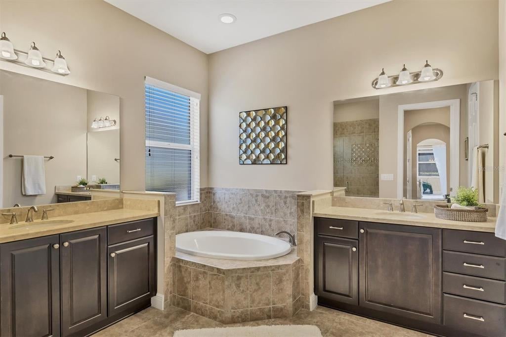 5211 Lake Overlook Ave, Bradenton, FL 34208
