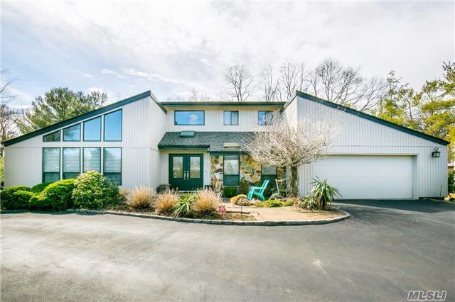 75 Coachman Pl W, Syosset