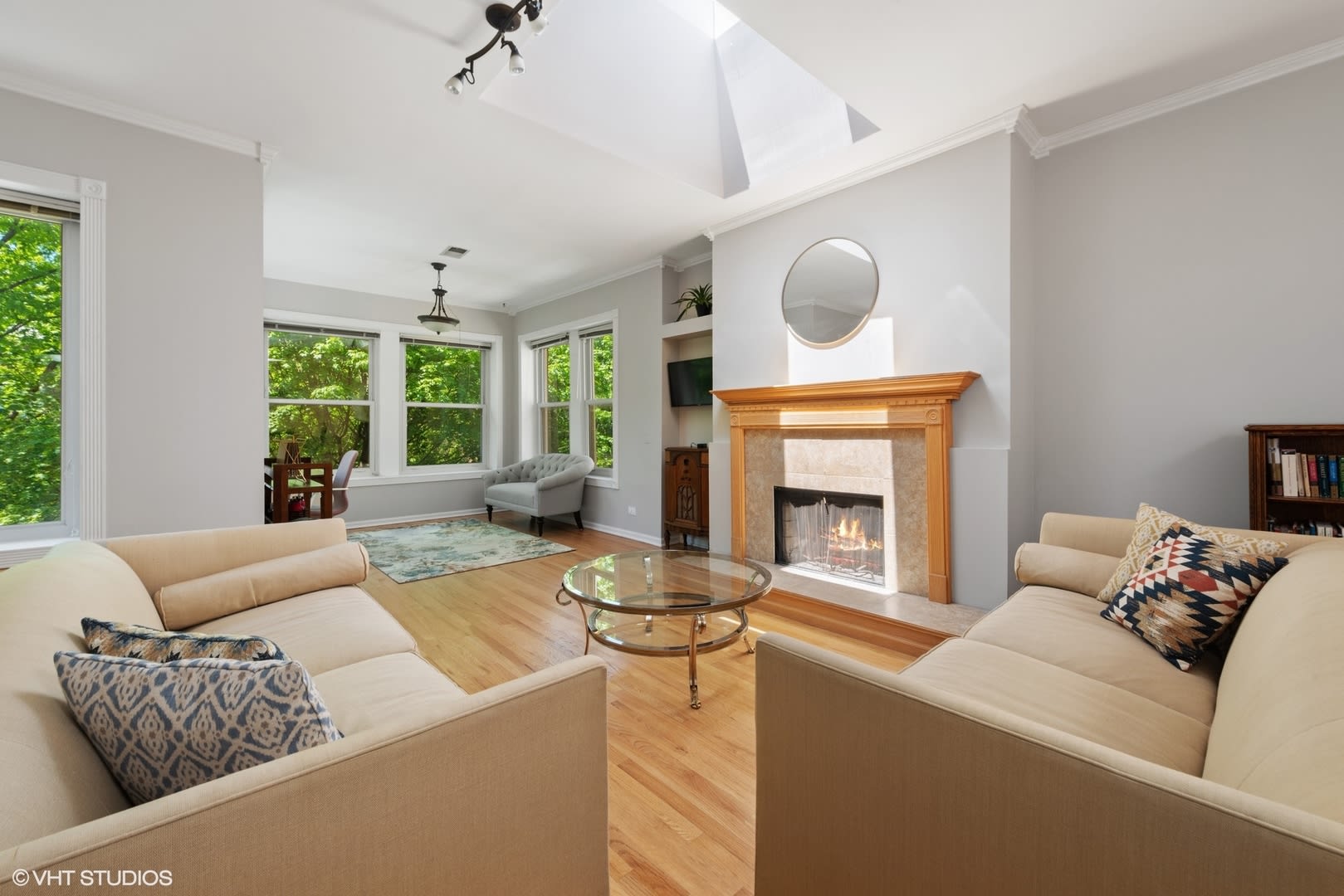 4413 N Magnolia