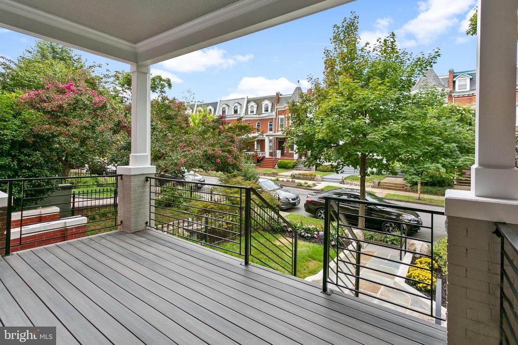 39 Adams St NW