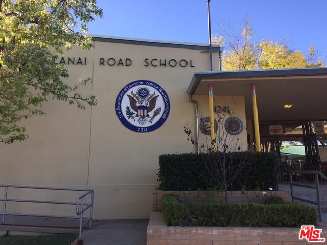 4450 Hayvenhurst Ave