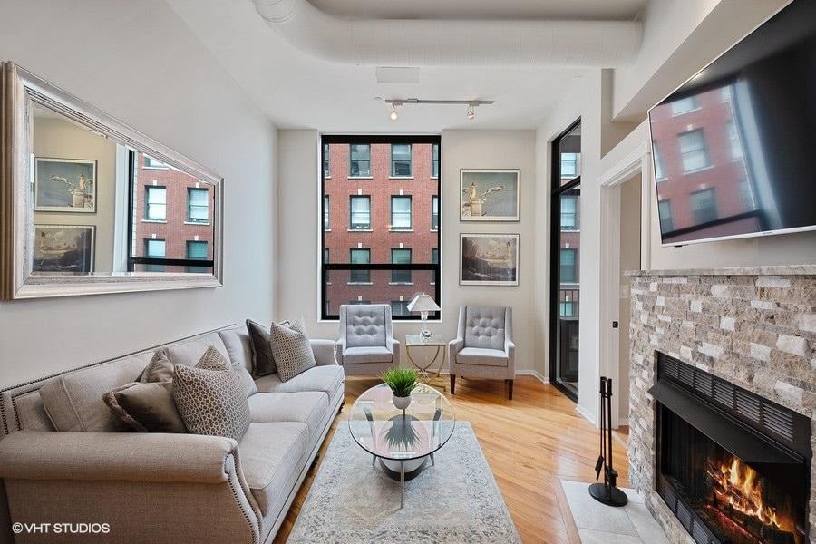 910 S Michigan Avenue #705