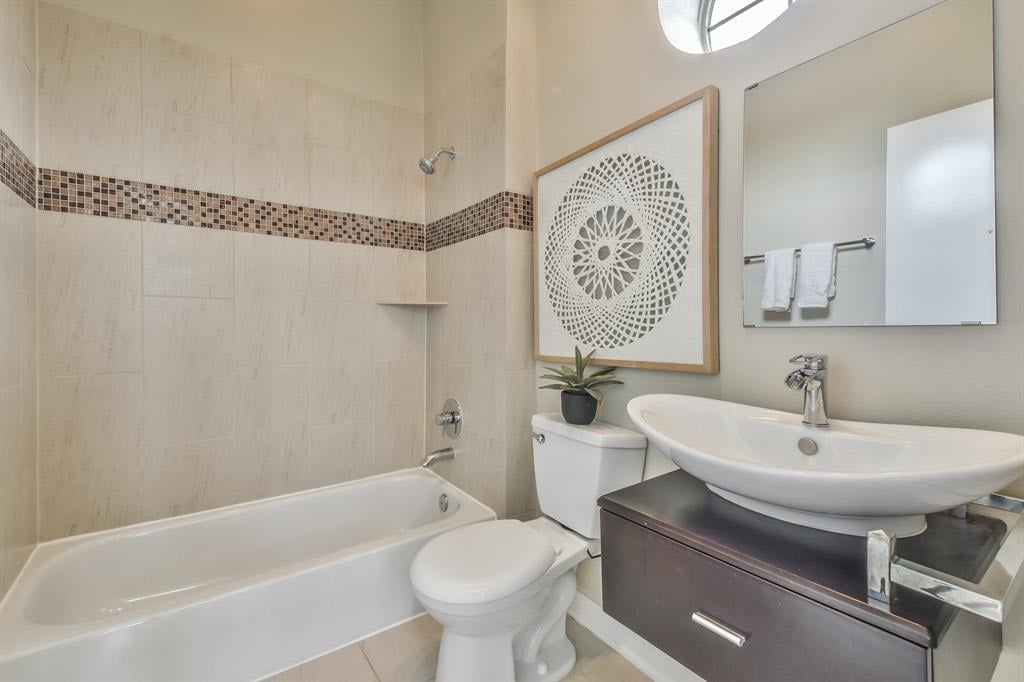 806 Jackson Hill Street Unit: 201