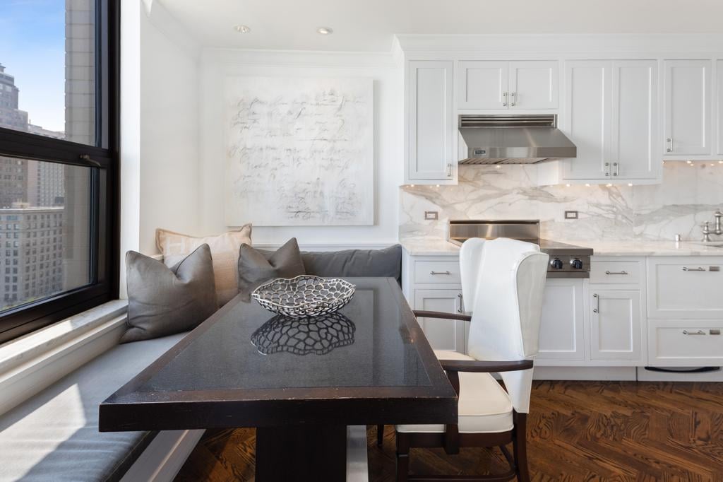 Premiere Gold Coast Condo: 1040 N. Lake Shore #18B