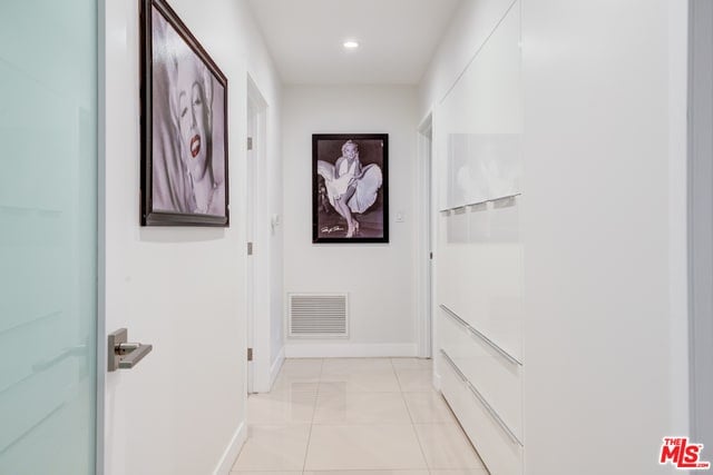 4450 Hayvenhurst Ave