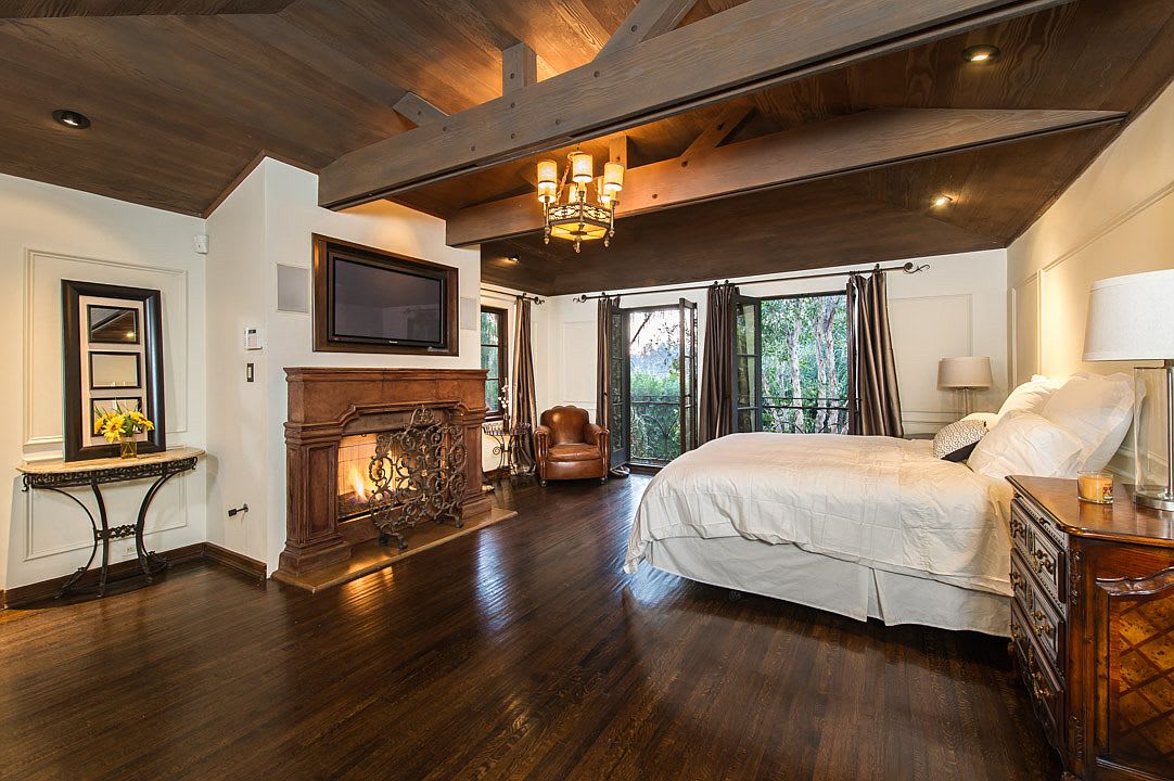 Sapphire Manor
