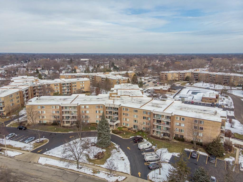 900 E Wilmette Road #302