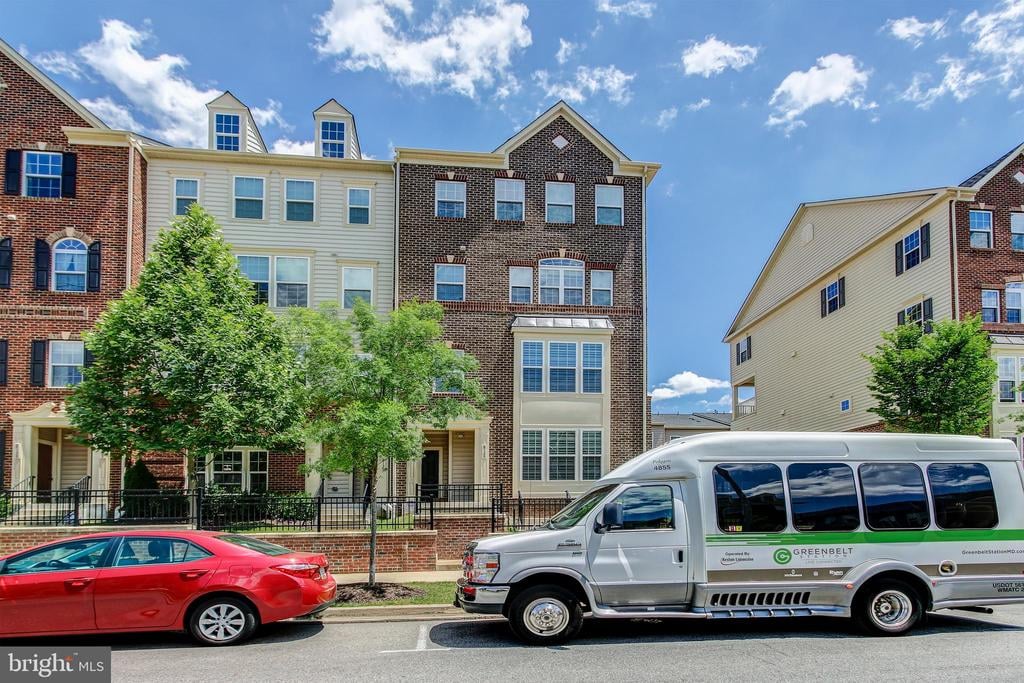 8127 Greenbelt Station Pkwy, #303M