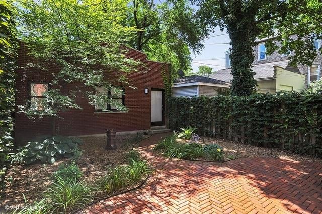 1829 W Evergreen Ave