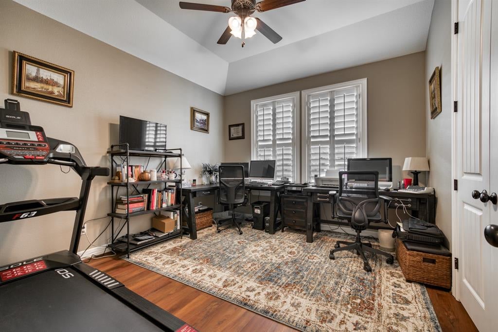 37 Briarwood Ln Bellville, Tx 77418