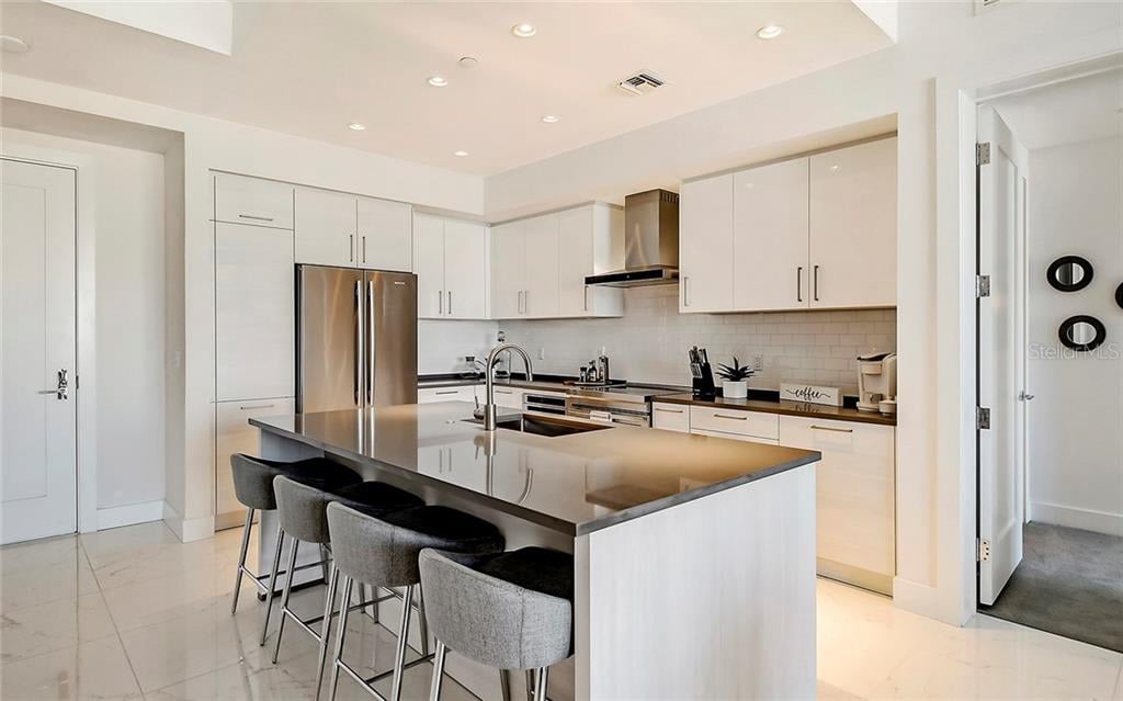 111 S Pineapple Ave #821
