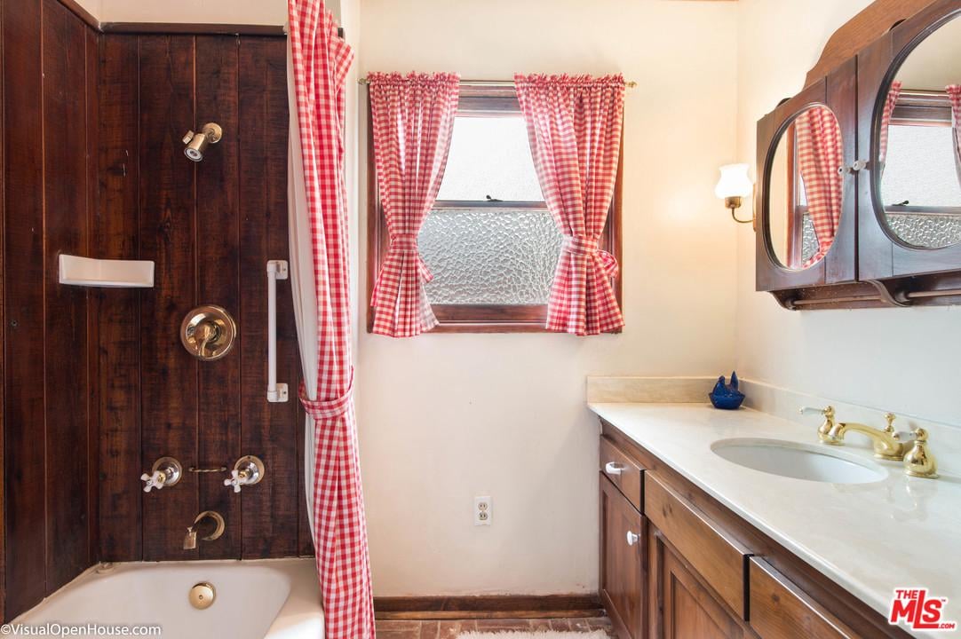 Charming 2 Bedroom Cottage in Studio City