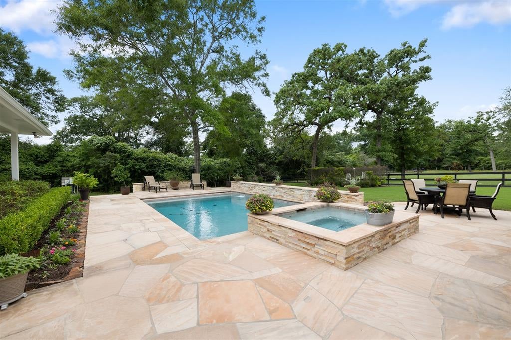 461 Piney Creek Rd Bellville, Tx 77418