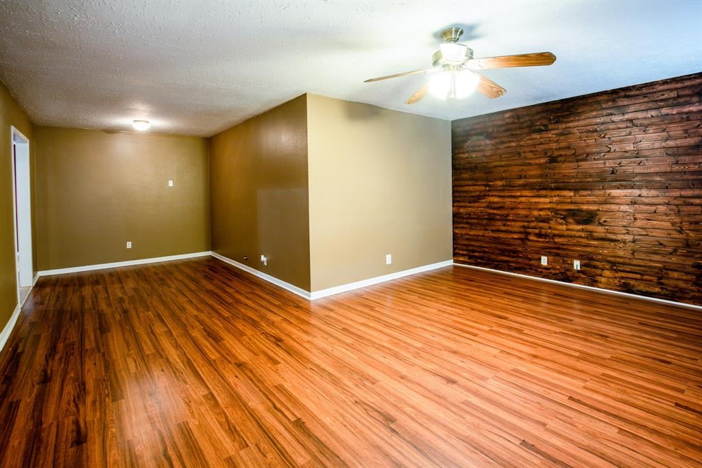 437 N Meinecke St Bellville, Tx 77418