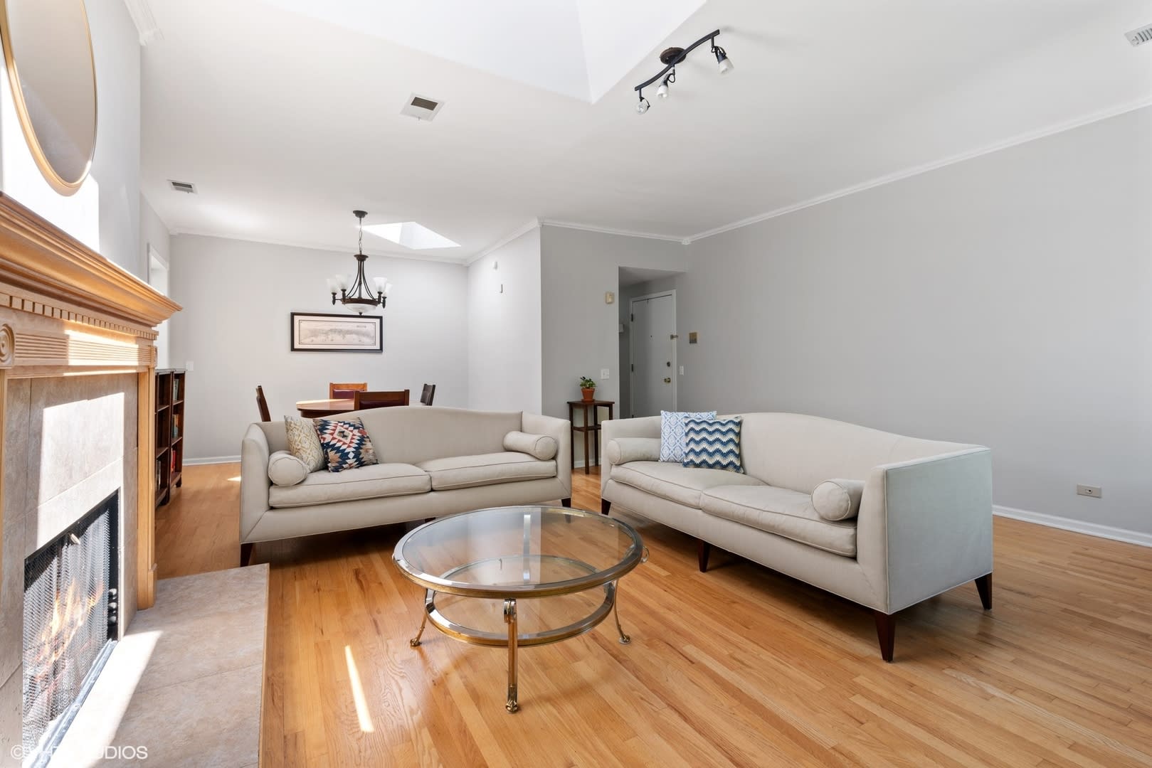 4413 N Magnolia