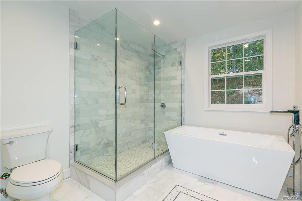 380 Woodbury Rd, Woodbury