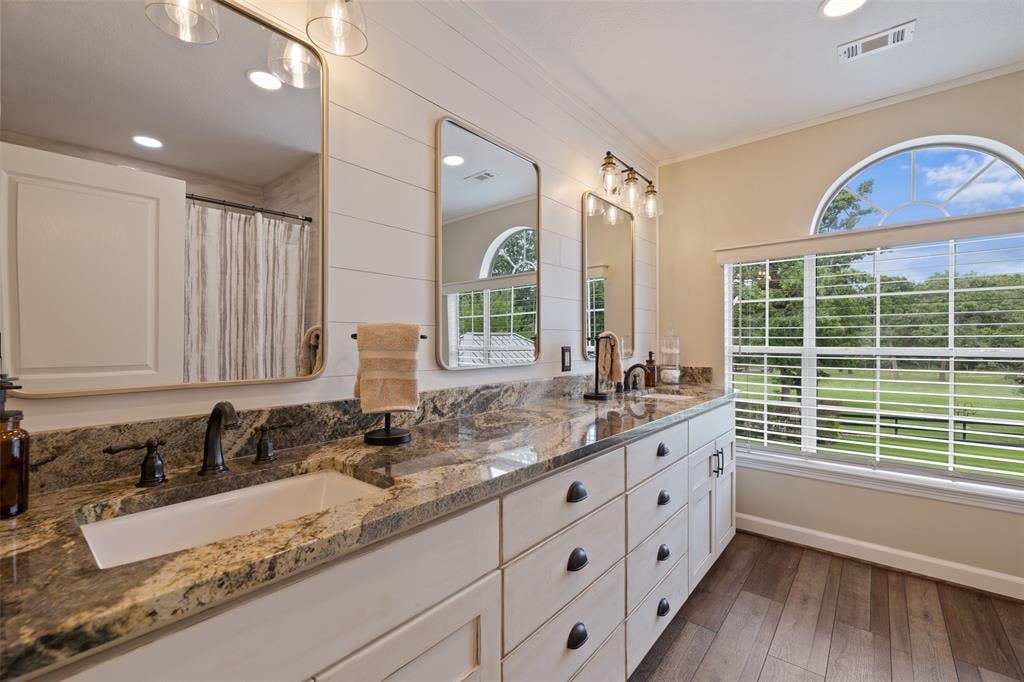 461 Piney Creek Rd Bellville, Tx 77418