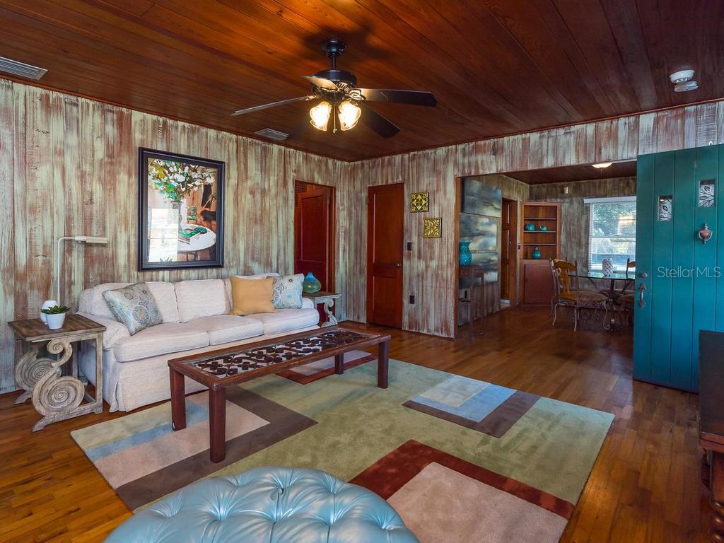 Valencia Terrace - A charming downtown cottage 