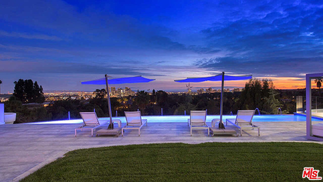 Estate Opulent